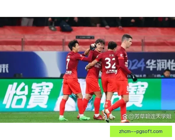 费利佩在成都蓉城前场撑起核心频频上演精彩倒钩破门